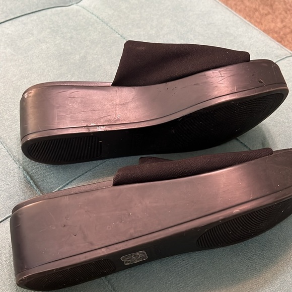 Bebe platform slides - Picture 7 of 10